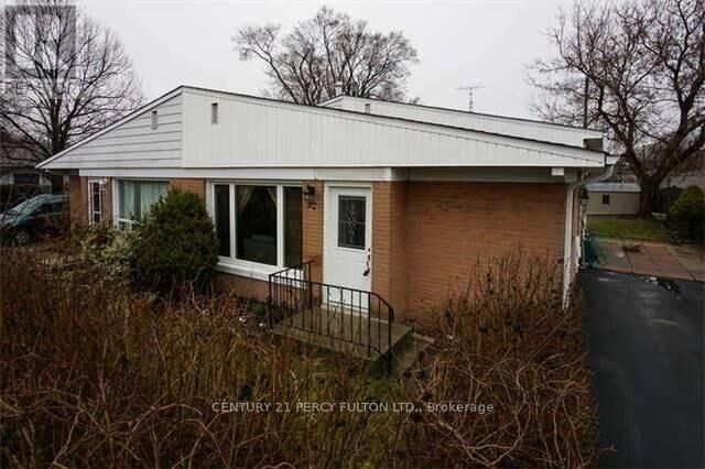 Property Photo:  92 Septonne Avenue Bsmnt  ON L3Y 2W3 