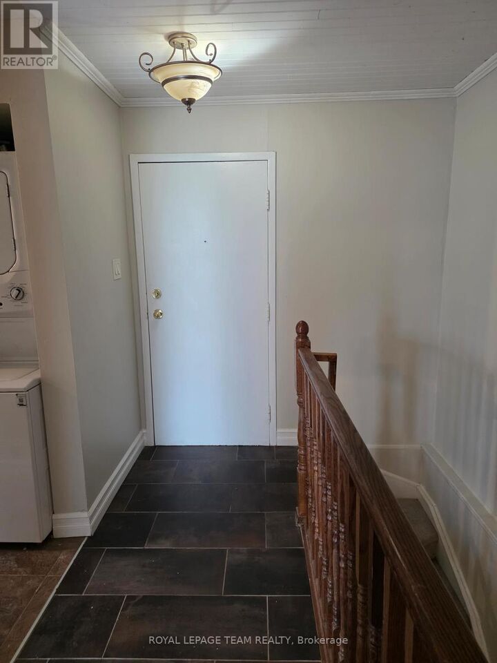 Property Photo:  100 Fenerty Court East 2  ON K1G 4P2 