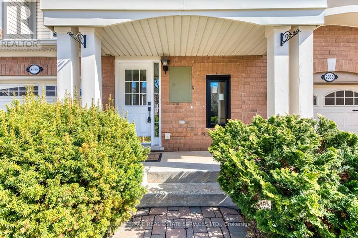 Property Photo:  2066 Broadleaf Crescent  ON L7L 6S4 