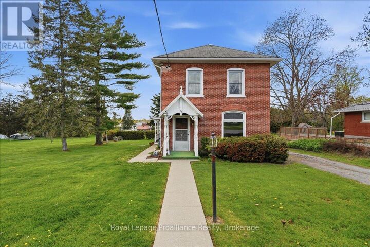 Property Photo: 184 Edward Street ON K0K 3E0