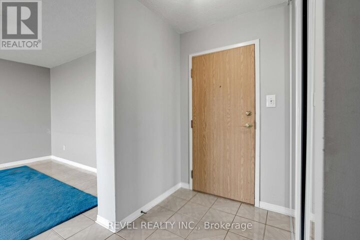 Property Photo:  1360 Rathburn Road East 403  ON L4W 4H4 