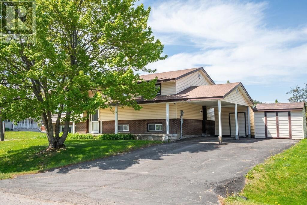 Property Photo: 84 Koprash Ct ON P6B 5R9