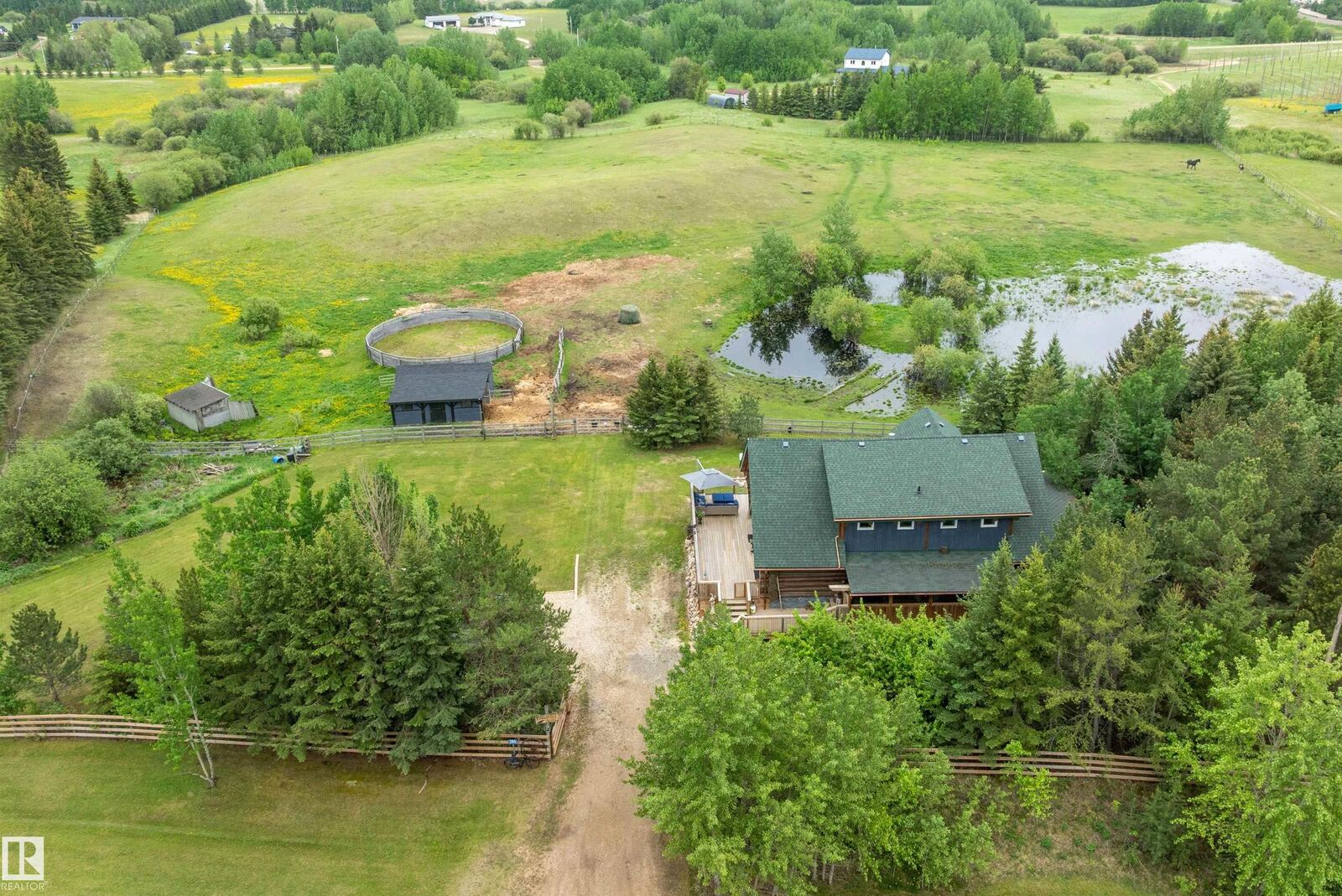 Photo de la propriété:  280 50251 Range Road 234  AB T4X 0L6 