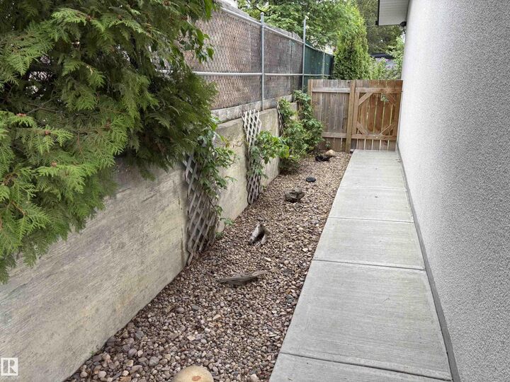 Property Photo:  51 Glenmore Crescent  AB T8N 0S6 