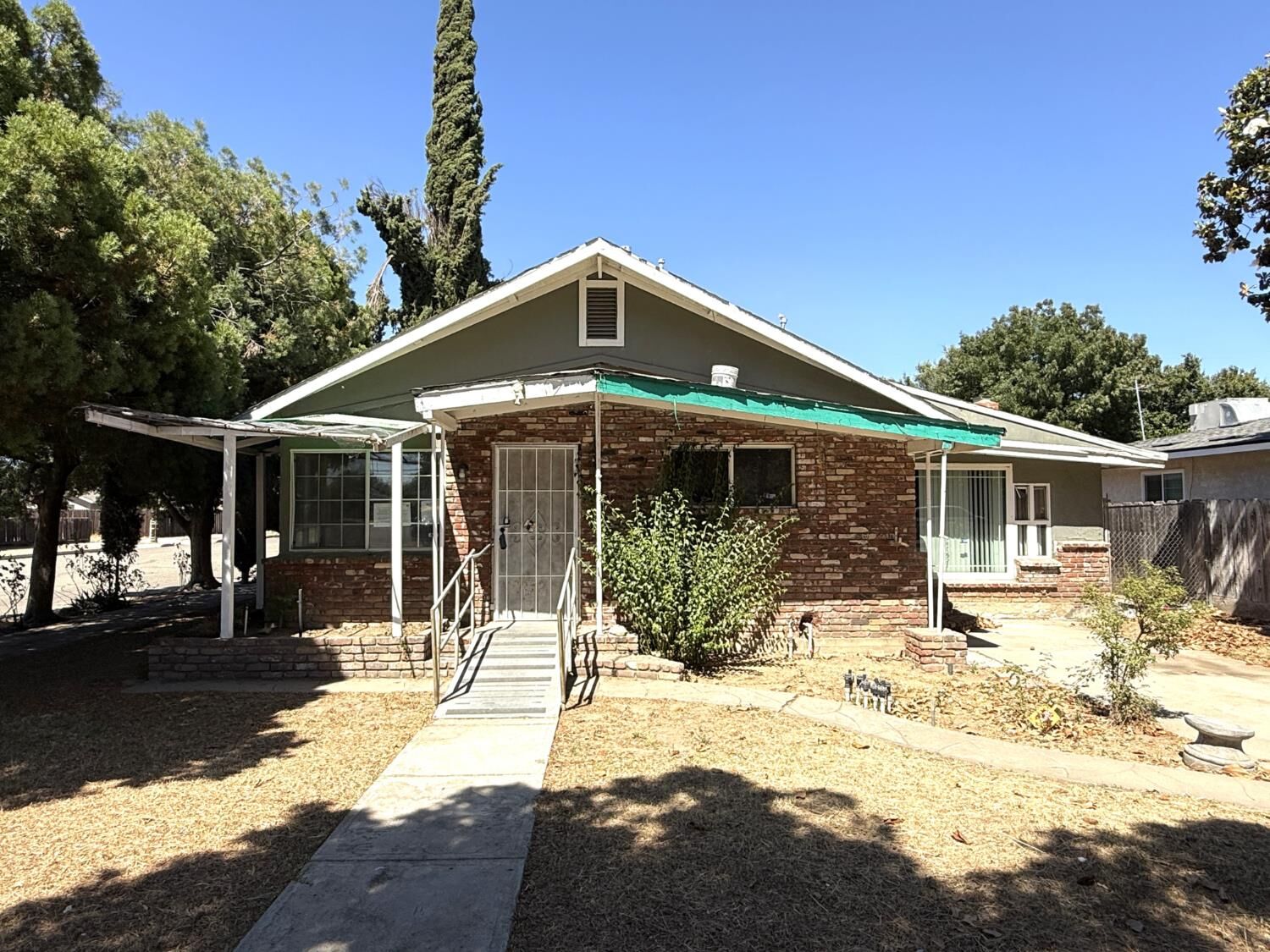 Property Photo:  901 S C Street  CA 93638 