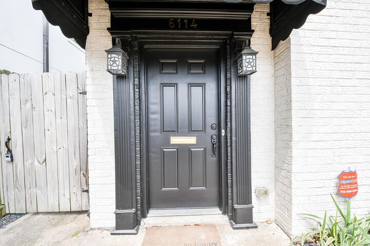 Property Photo:  6114 Kirby Drive  TX 77005 