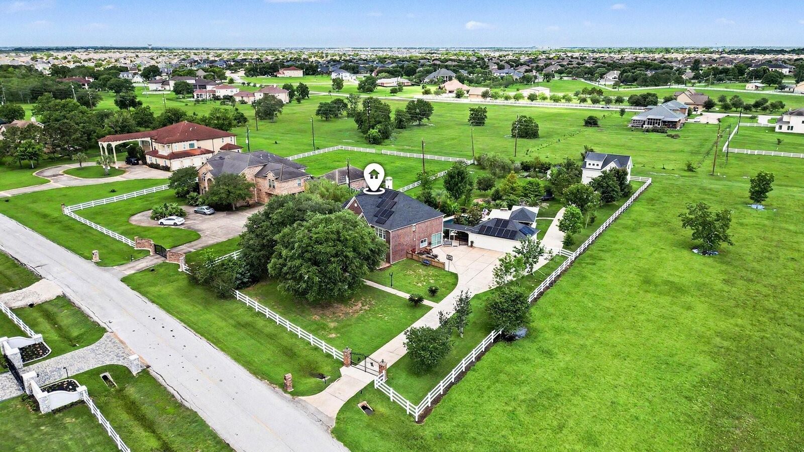Property Photo: 5903 Waterwalk Court TX 77469