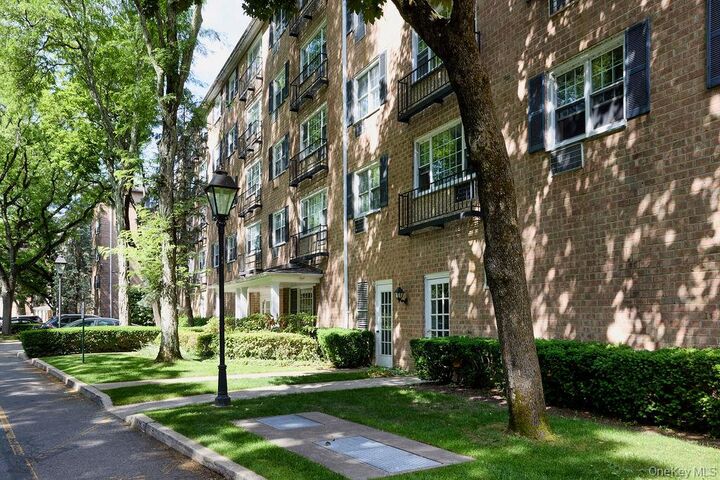 Property Photo:  2 Consulate Drive 1J  NY 10707 