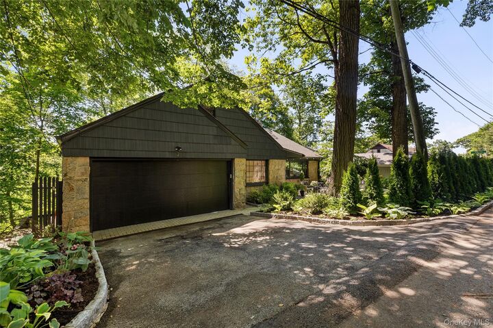 Property Photo:  2 Sherwood Place  NY 10583 