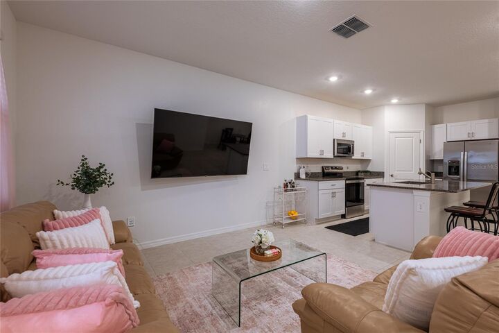 Property Photo:  10807 E Fort White Court  FL 33647 