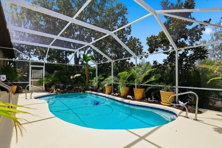 Property Photo: 25 Cottonwood Court FL 32137