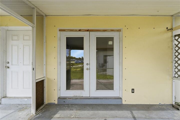 Property Photo:  21123 Glendale Avenue  FL 33952 