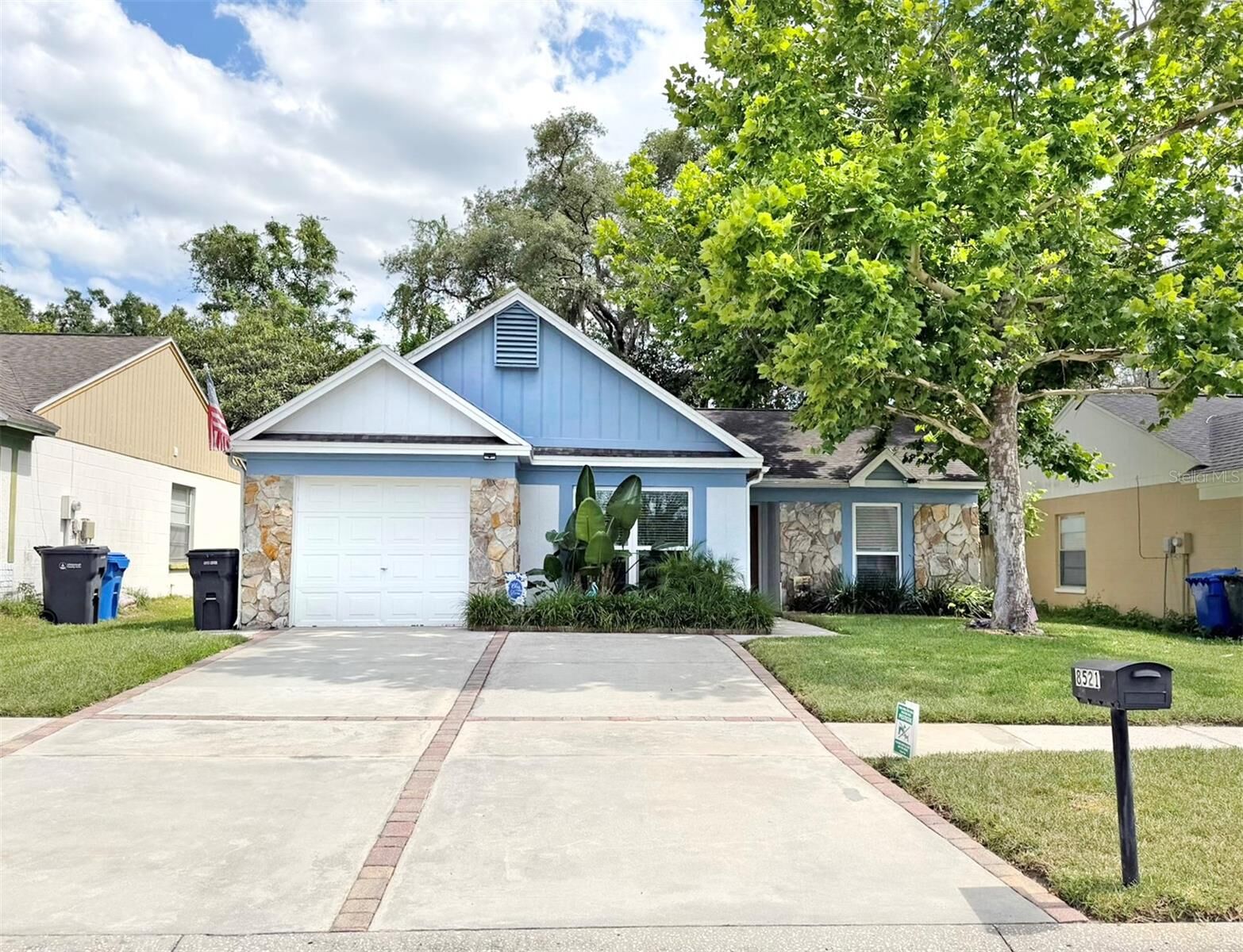 Property Photo:  8521 Misty River Court  FL 33637 