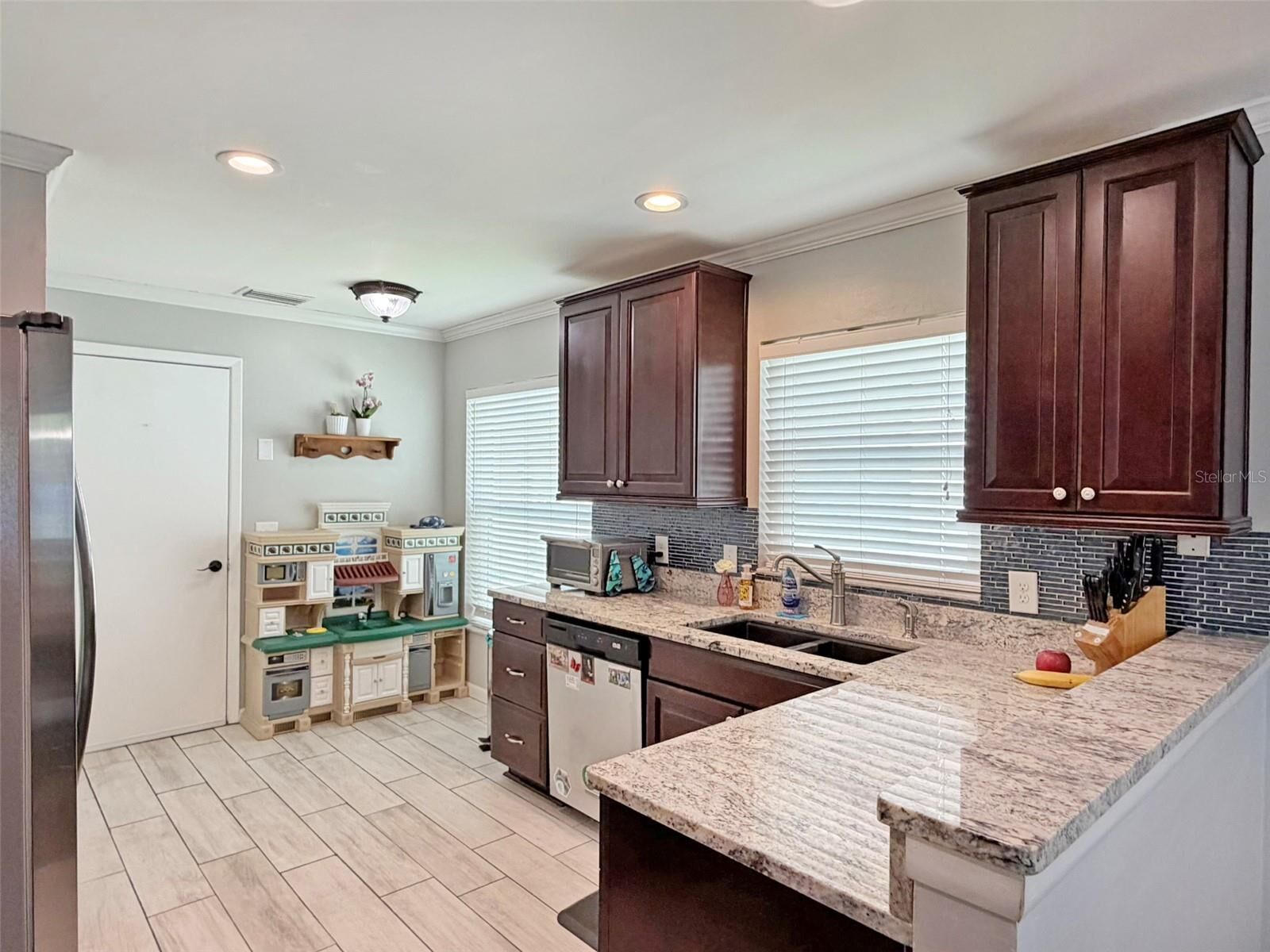 Property Photo: 8521 Misty River Court FL 33637