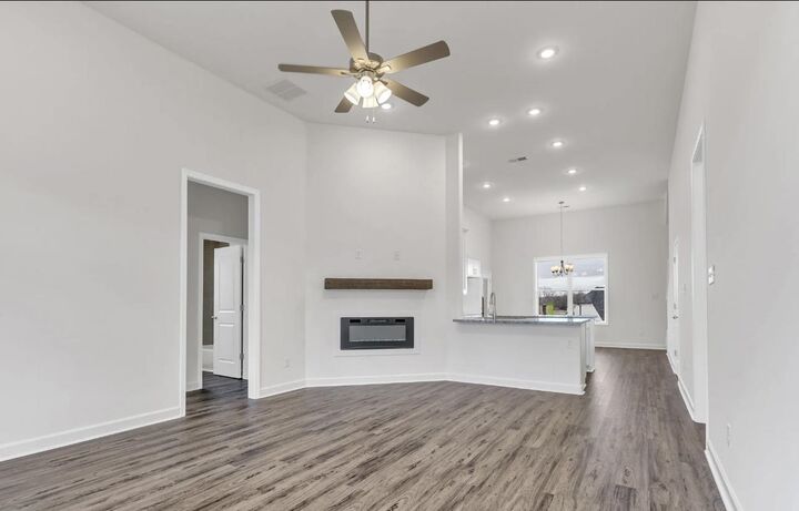 Property Photo:  155 Summer Rose Ln  TN 38068 