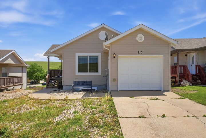 Property Photo:  910 Heritage Drive  SD 57783 