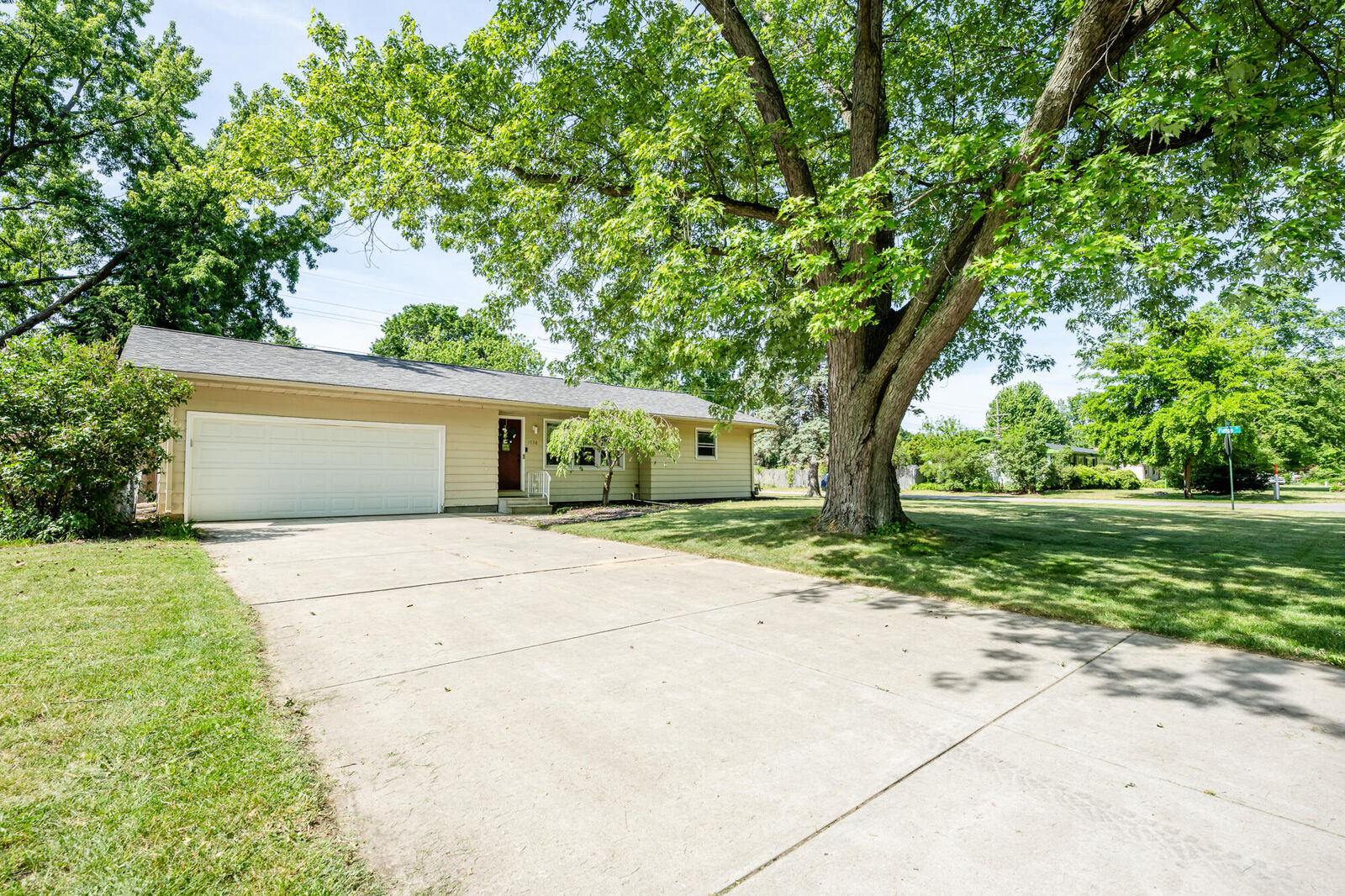 Property Photo: 1738 Maiden Lane MI 49085