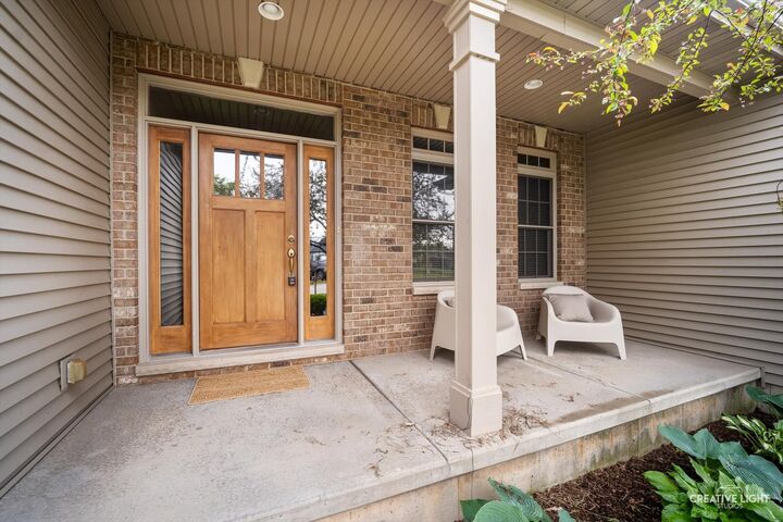 Property Photo: 724 Emanuel Lane IL 60178