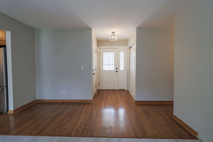 Property Photo:  1000 Hunter Street  IL 60148 