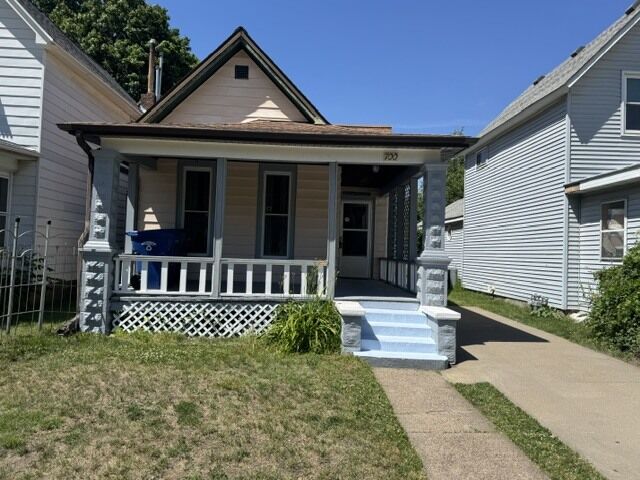 Property Photo:  700 9th Avenue  IA 52732 