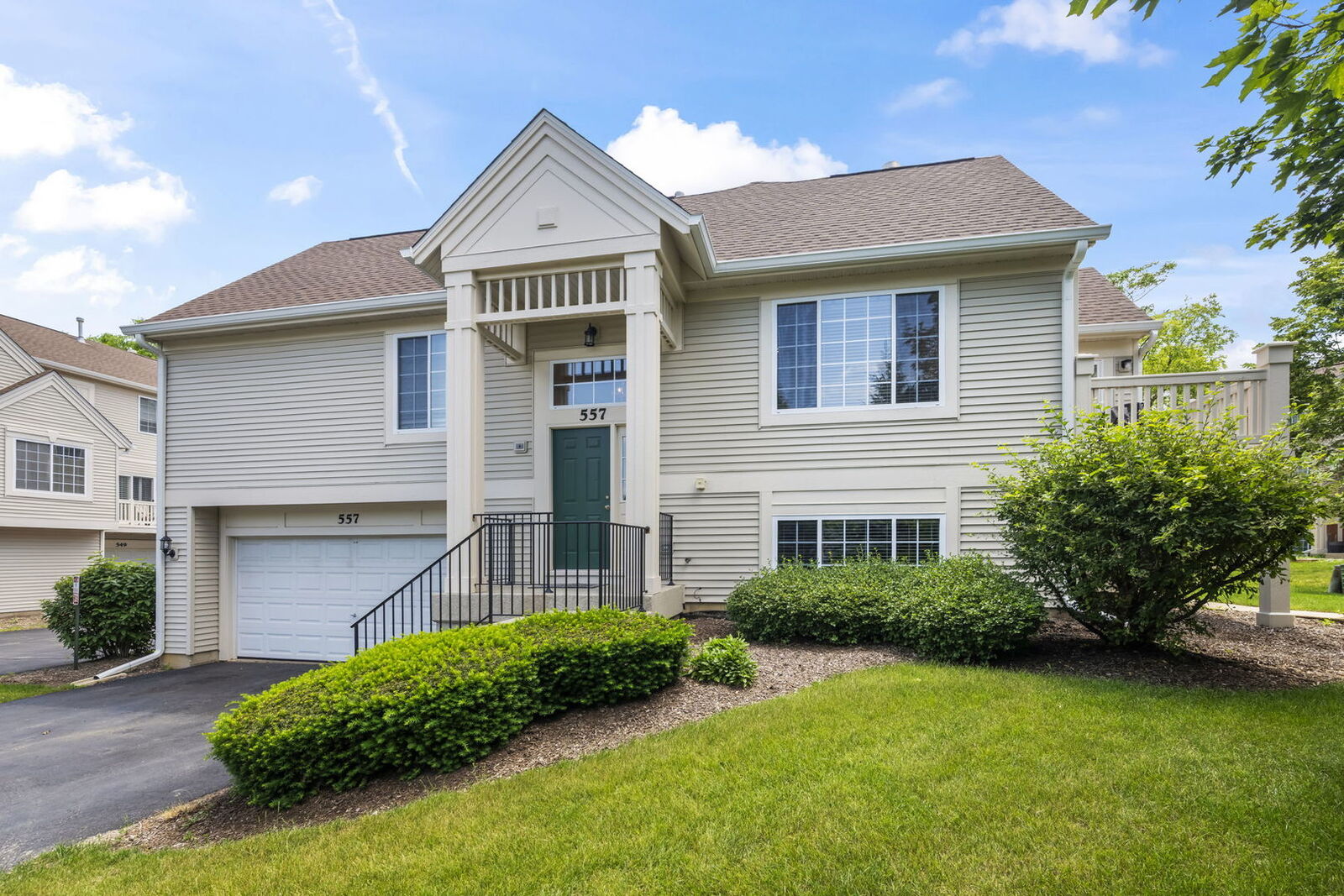 Property Photo:  557 Cary Woods Circle  IL 60013 