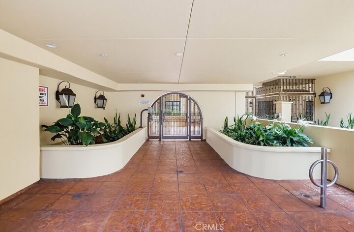 Property Photo:  851 N San Vicente Boulevard 110  CA 90069 