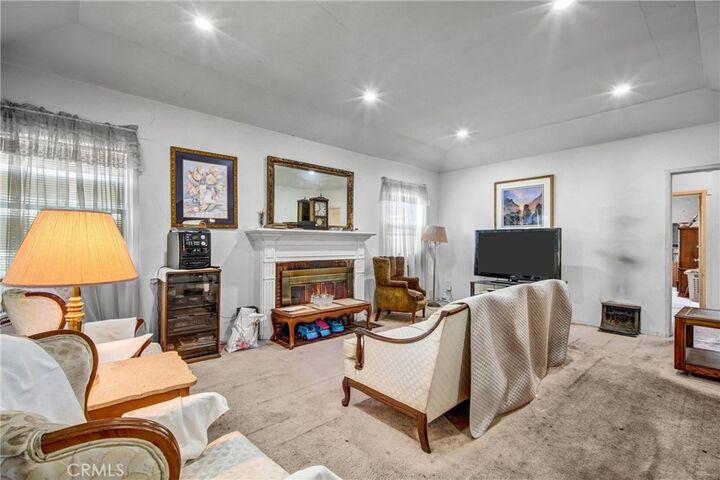 Property Photo:  1544 S Burnside  CA 90019 