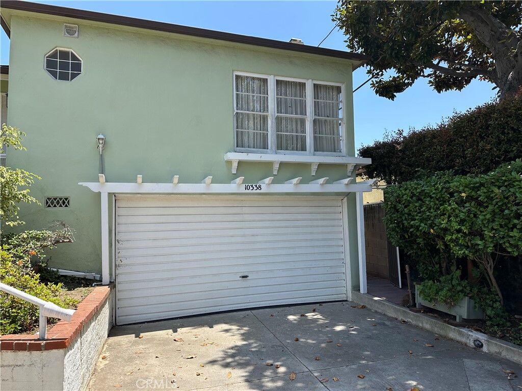 Property Photo:  10338 Eastborne  CA 90024 