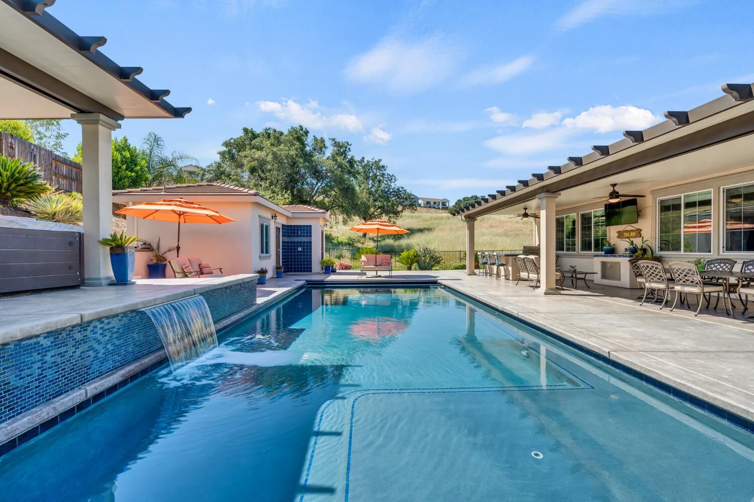 Property Photo:  711 Mousebird Court  CA 95648 