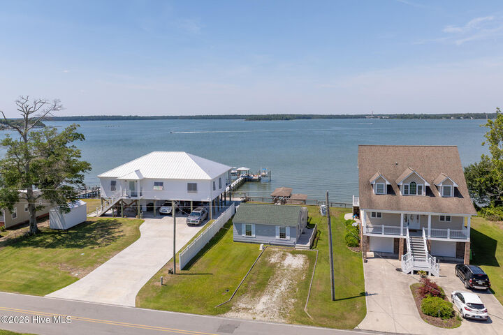 Property Photo: 201 Riverside Drive NC 28460
