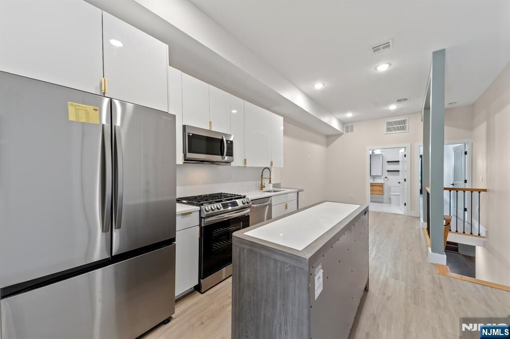 Property Photo:  234 Webster Avenue 1L  NJ 07307 