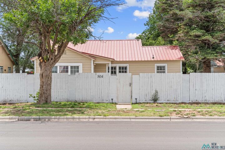 Property Photo: 804 S Dallas Avenue NM 88130