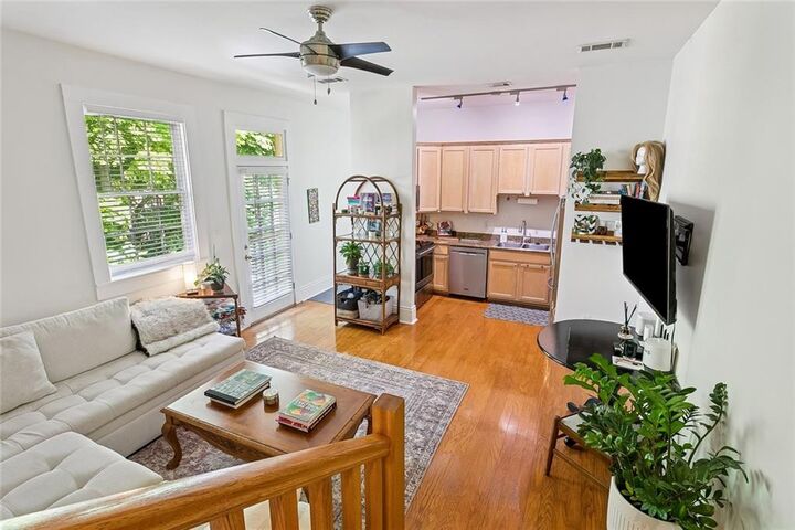 Property Photo: 1118 Orange Street 8 LA 70130
