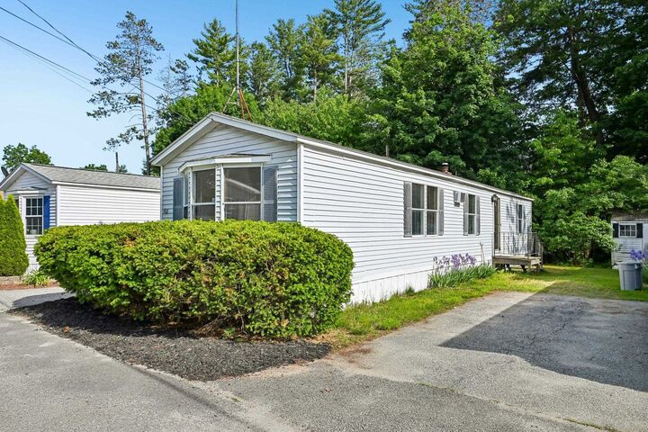 Property Photo: 37 Thistle Way NH 03109