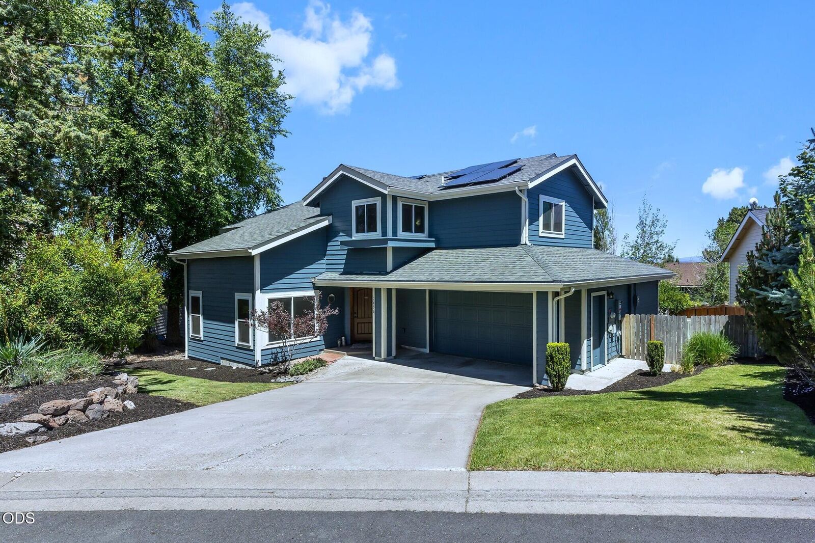 Property Photo: 2486 SW Valleyview Drive SW OR 97756