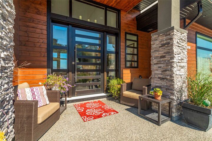 Property Photo: 1016 Clarance Avenue BC V1W 5M6