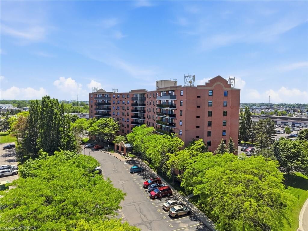 Property Photo: 9 Bonheur Court 716 ON N3P 1Z5