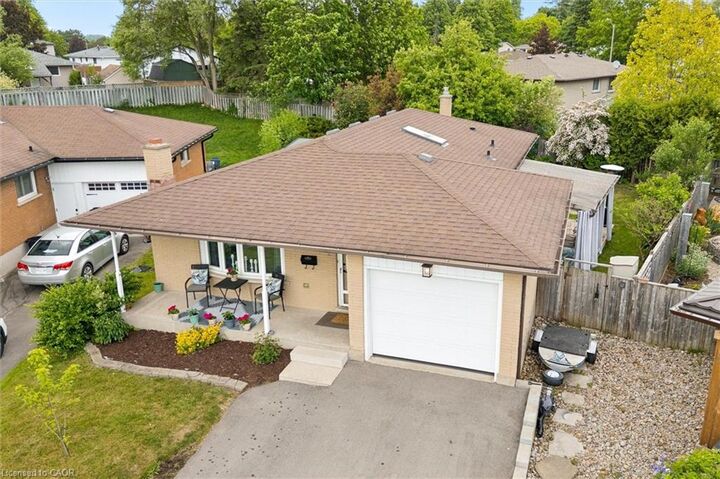 Property Photo:  22 Brookside Crescent  ON N2N 1H1 
