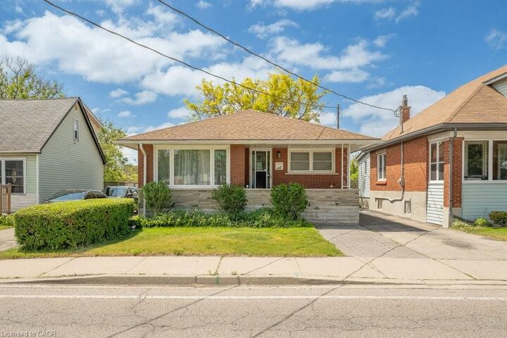 Property Photo: 995 Weber Street E ON N2A 1B4