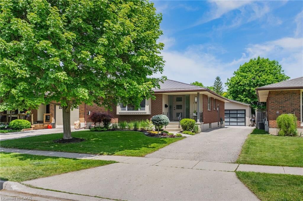 Property Photo: 148 Wedgewood Drive ON N1S 3X9