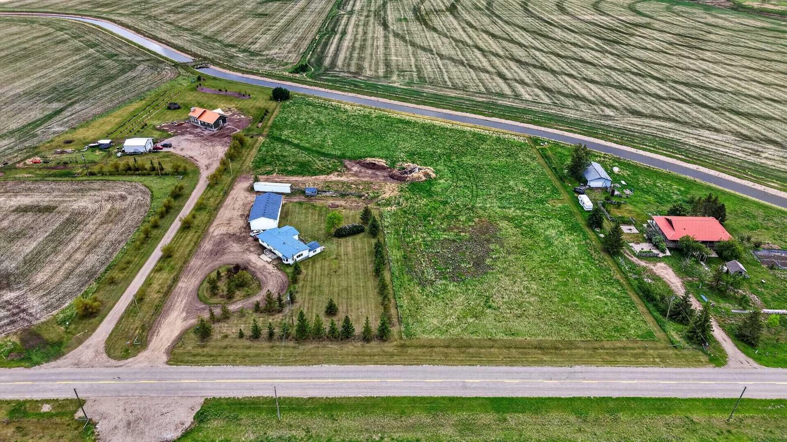 Property Photo:  242041 Township Road 262  AB T1P 0L6 