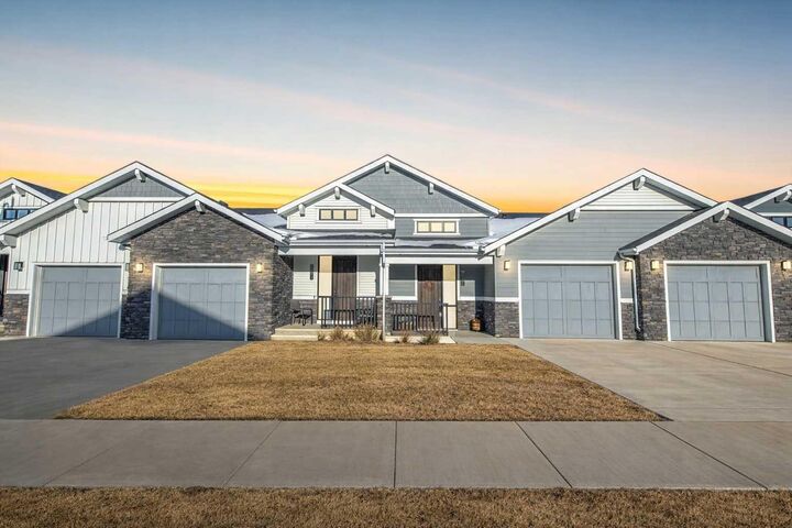 Property Photo:  12572 Crestmont Boulevard SW  AB T3B 6J5 
