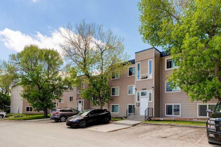 Property Photo:  315 Heritage Drive SE 222  AB T2H 1N2 