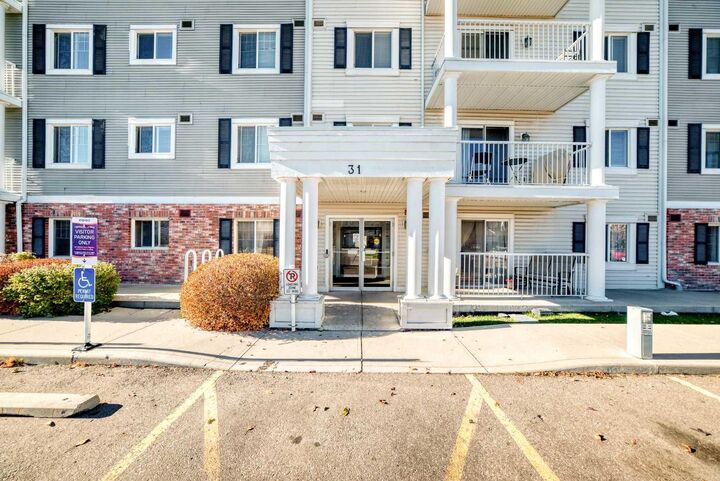 Property Photo: 31 Country Village Manor NE 4404 AB T3K 0T3