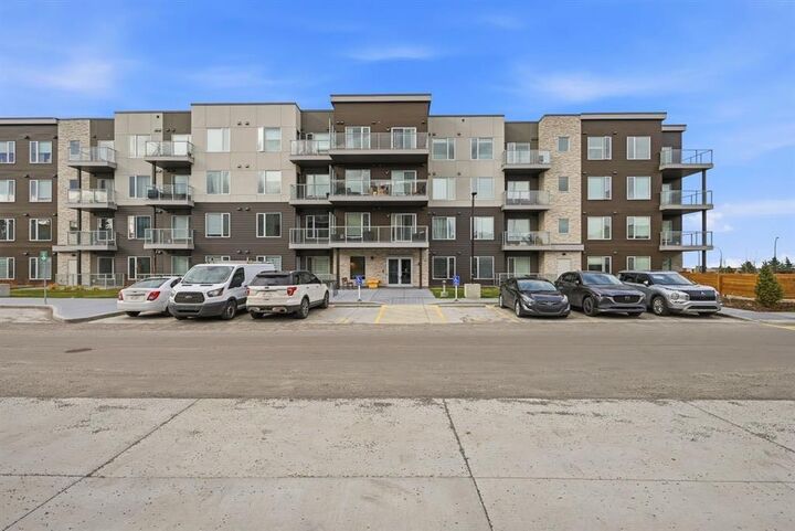 Property Photo:  660 Shawnee Square SW 104  AB T2Y 2N6 