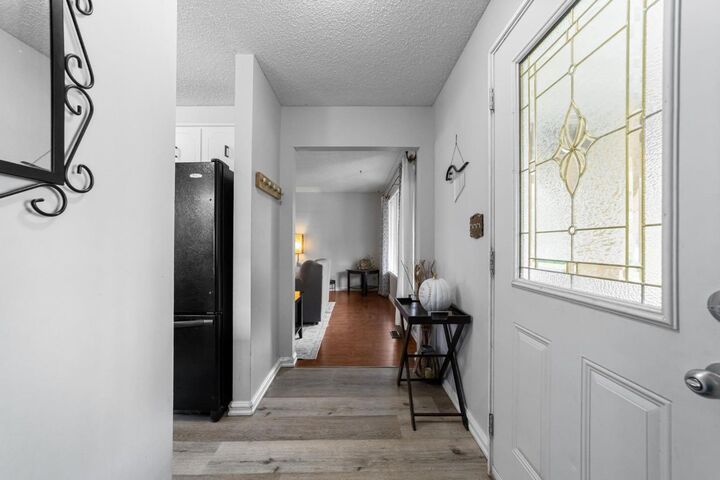 Photo de la propriété: 5221 42 Street AB T4V 1A7
