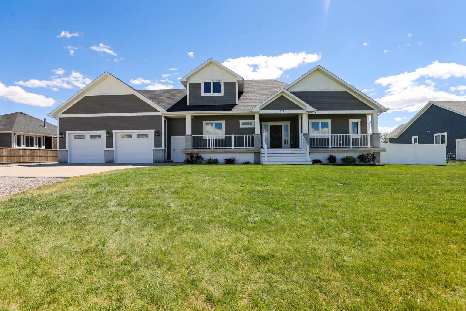 Property Photo:  372 E 1 Avenue N  AB T0K 1J0 