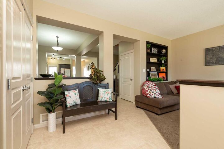 Property Photo:  87 Keystone Terrace W  AB T1J 5C4 