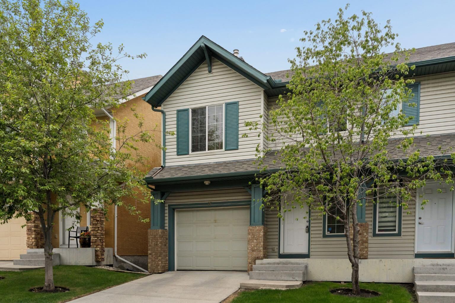 Property Photo:  25 Hidden Creek Rise NW  AB T3A 6L3 