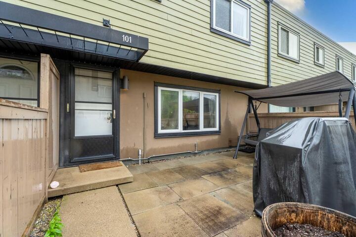 Property Photo:  3809 45 Street SW 101  AB T3E 3H4 